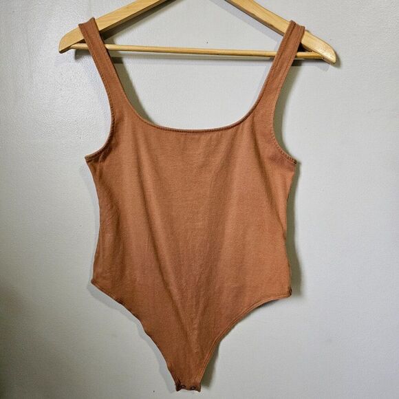 EUC WORN ONCE AMERICAN EAGLE OUTFITTERS TAN SCOOP NECK TANK BODYSUIT SZ L - Picture 1 of 10